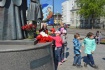 Учителя и учащиеся школы № 354 имени Д.М. Карбышева возложили цветы к памятнику 7-й Бауманской дивизии народного ополчения.