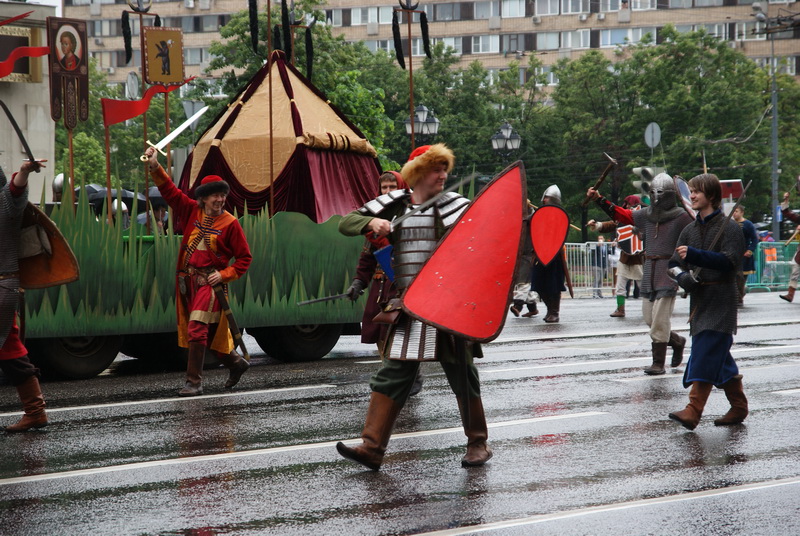 Первый городской исторический карнавал «Парад округов»
